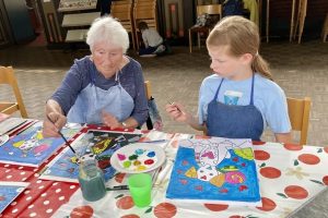 Alt trifft Jung – Kreatives Miteinander von Kindern und Senioren