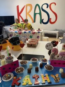 Wir decken einen tollen Geburtstagstisch für euch