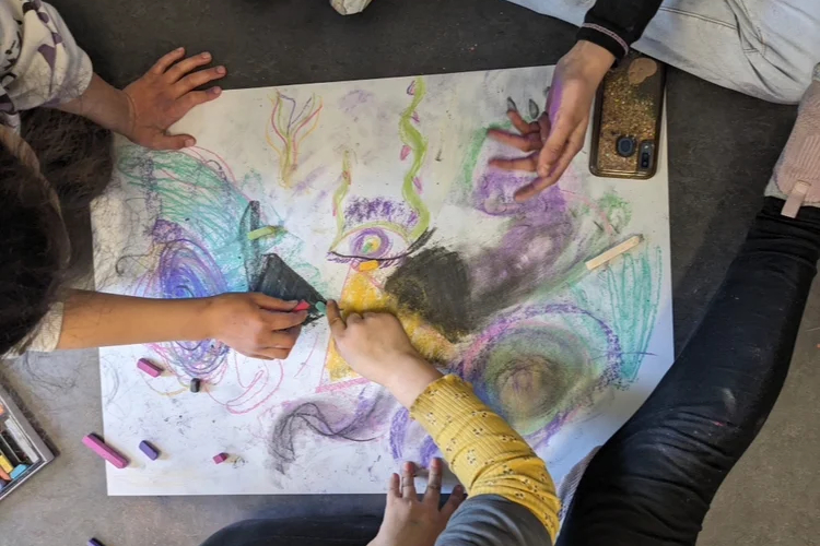 Mal-Workshops im Bürgerhaus bei KRASS. Künstler entdecken, künstlerische Techniken erlernen, Farben ausprobieren und kreativ werden!