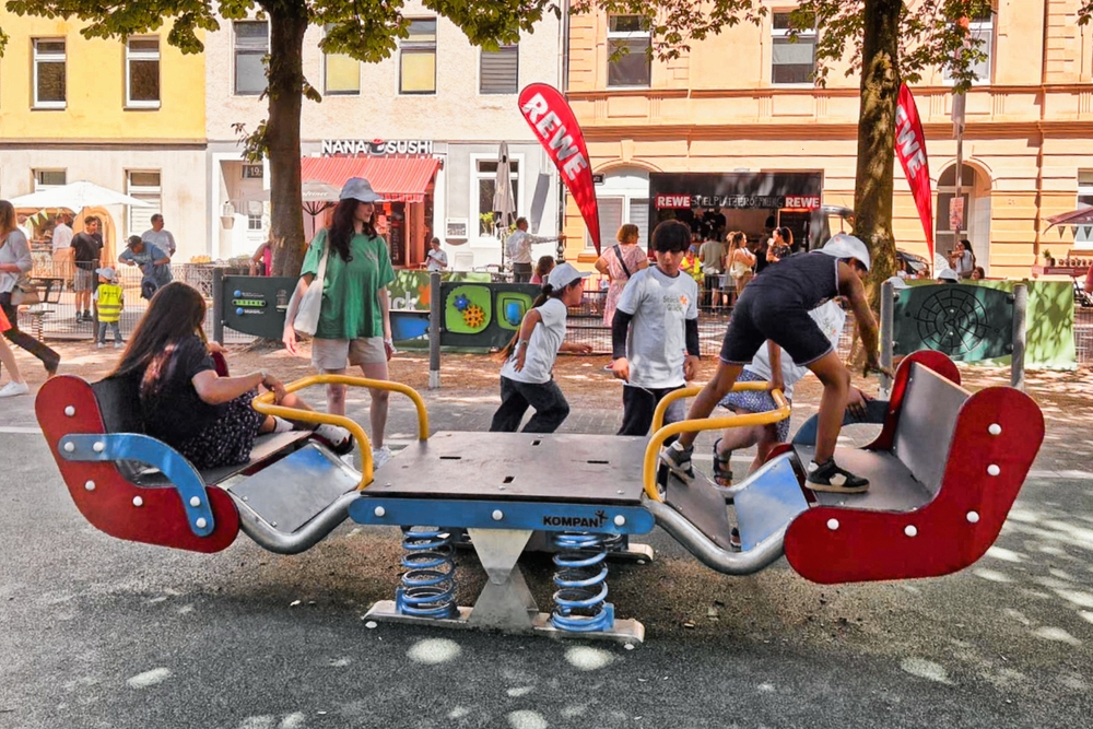 Neuer inklusiver Spielplatz Gertrudisplatz Düsseldorf Eller